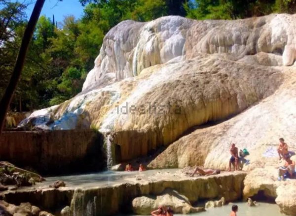 appartamento in vendita a Castiglione d'Orcia in zona Bagni San Filippo