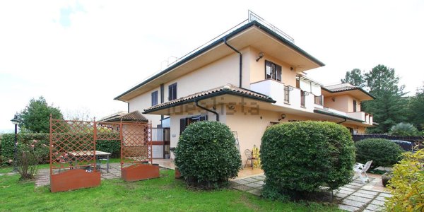 appartamento in vendita a Castiglione d'Orcia in zona Bagni San Filippo