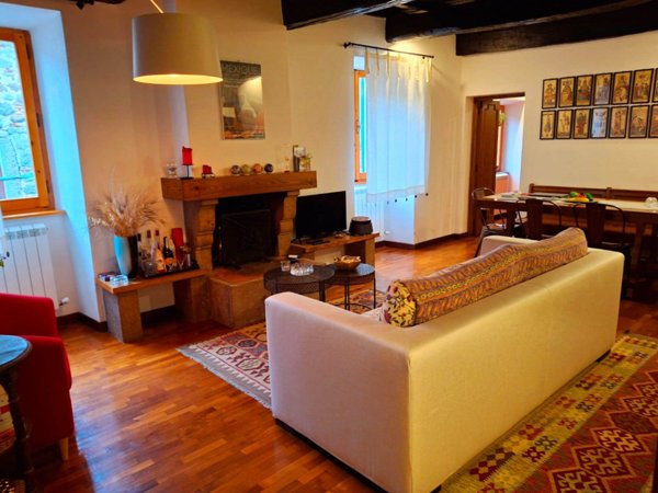 appartamento in vendita a Castiglione d'Orcia in zona Bagni San Filippo