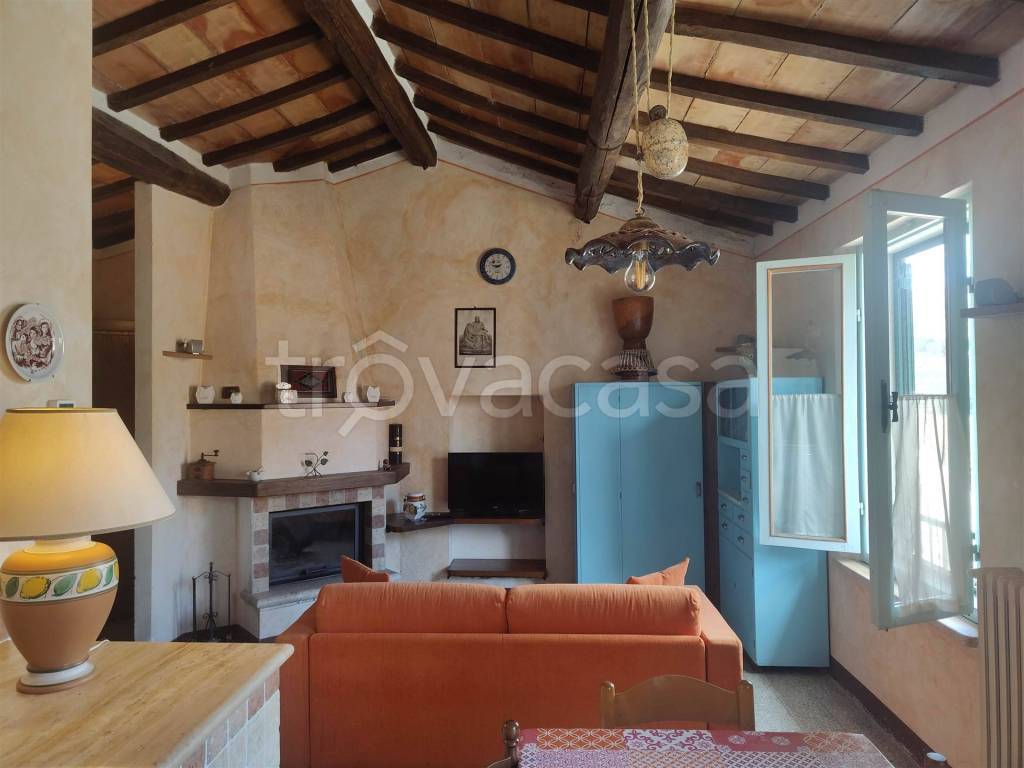 appartamento in vendita a Castiglione d'Orcia in zona Bagni San Filippo