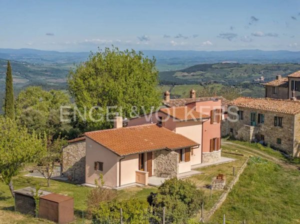 casa indipendente in vendita a Castiglione d'Orcia in zona Bagni San Filippo