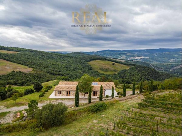 casa indipendente in vendita a Castiglione d'Orcia in zona Rocca d'Orcia