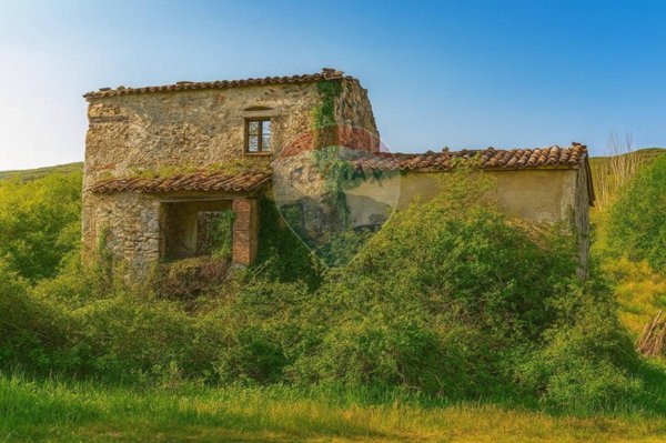 casale in vendita a Castiglione d'Orcia in zona Bagni San Filippo