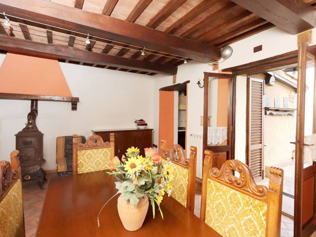 casa indipendente in vendita a Castiglione d'Orcia in zona Campiglia d'Orcia