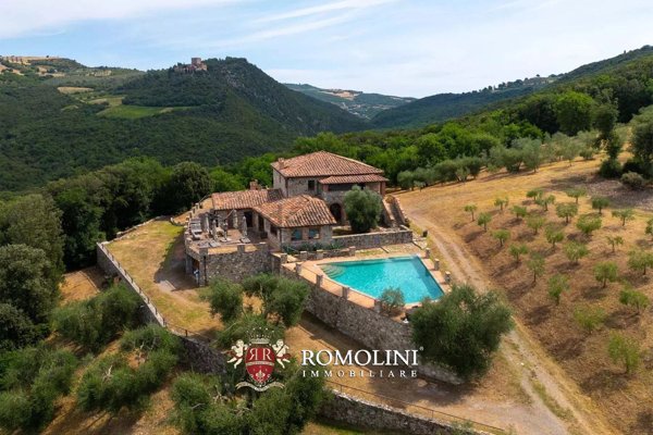 casa indipendente in vendita a Castiglione d'Orcia in zona Rocca d'Orcia