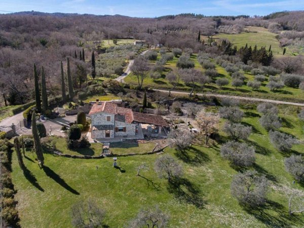 casa indipendente in vendita a Castiglione d'Orcia in zona Campiglia d'Orcia
