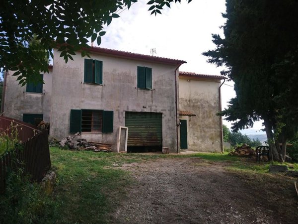 casa indipendente in vendita a Castiglione d'Orcia in zona Bagni San Filippo