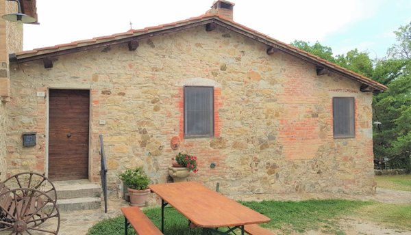 casa indipendente in vendita a Castiglione d'Orcia in zona Rocca d'Orcia