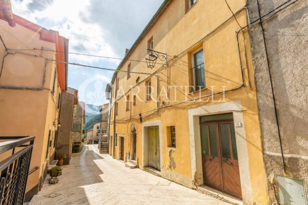 casa indipendente in vendita a Castiglione d'Orcia in zona Campiglia d'Orcia