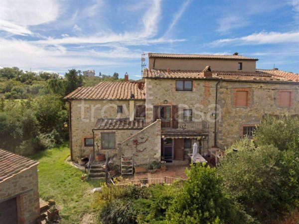 casa indipendente in vendita a Castiglione d'Orcia in zona Campiglia d'Orcia