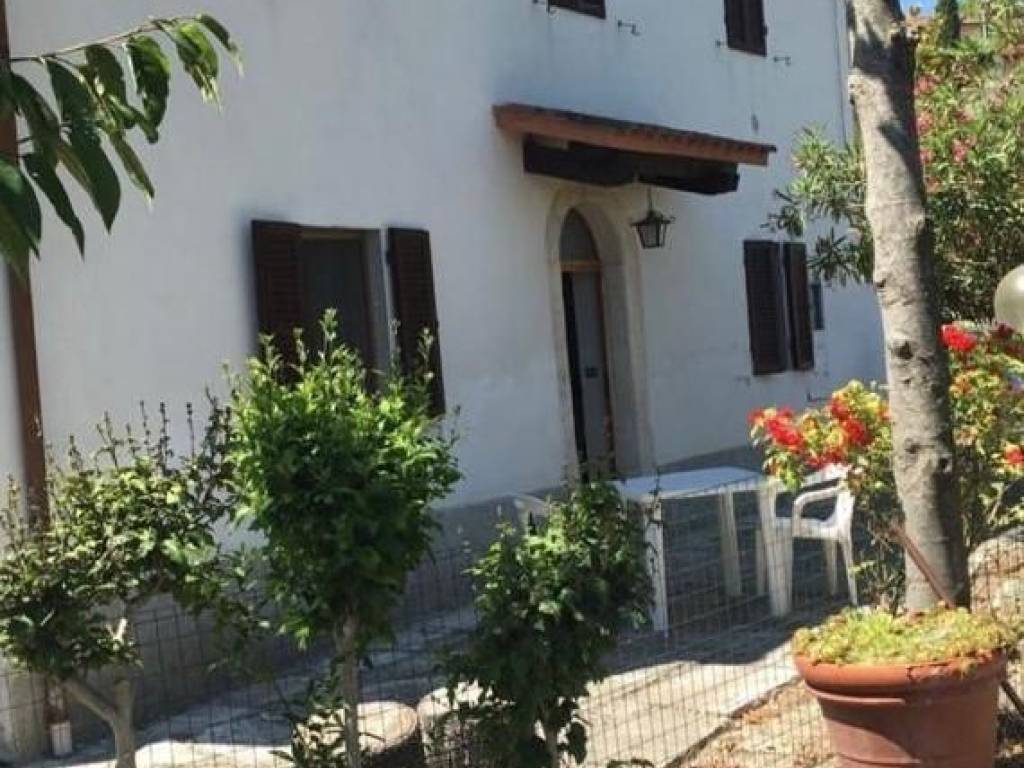 appartamento in vendita a Castiglione d'Orcia in zona Bagni San Filippo
