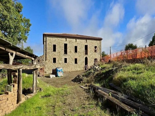 casa indipendente in vendita a Castiglione d'Orcia in zona Rocca d'Orcia