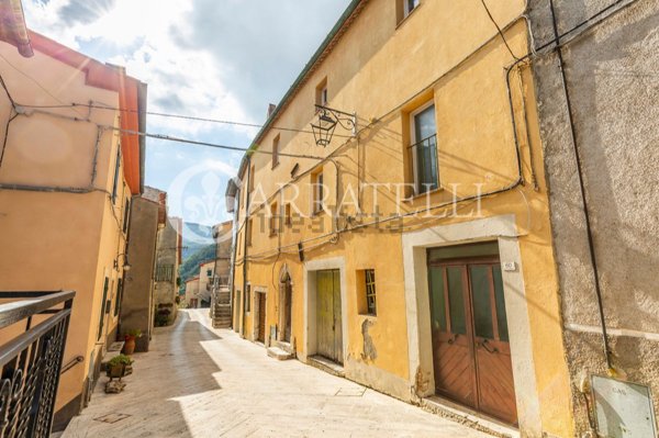 appartamento in vendita a Castiglione d'Orcia in zona Campiglia d'Orcia
