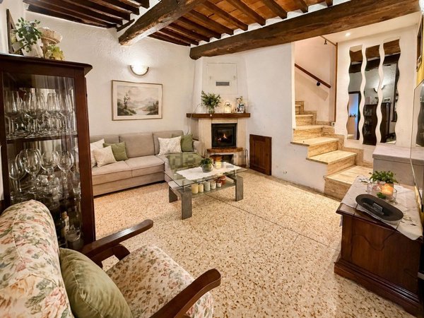 appartamento in vendita a Castiglione d'Orcia in zona Campiglia d'Orcia