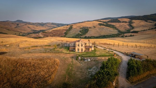 casale in vendita a Castiglione d'Orcia in zona Rocca d'Orcia