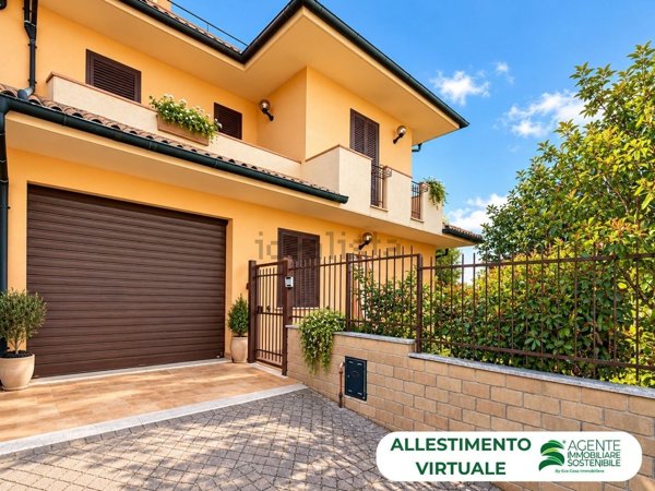 casa indipendente in vendita a Castiglione d'Orcia in zona Bagni San Filippo