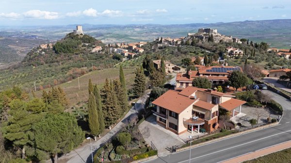 casa indipendente in vendita a Castiglione d'Orcia in zona Rocca d'Orcia