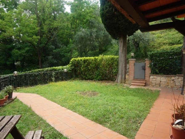 casa indipendente in vendita a Cetona