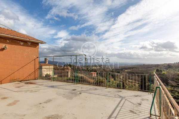 casa indipendente in vendita a Cetona in zona Piazze