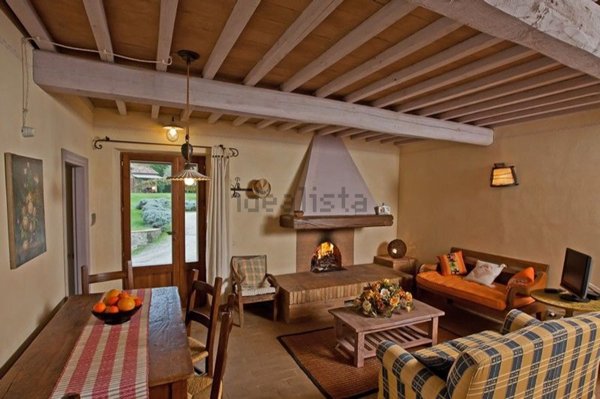casa indipendente in vendita a Cetona in zona Piazze