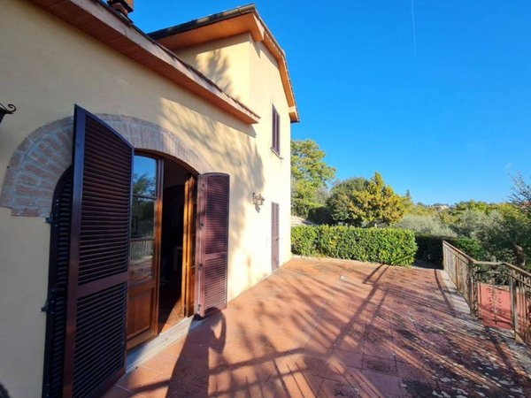 casa indipendente in vendita a Cetona