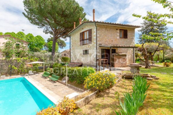 casa indipendente in vendita a Cetona