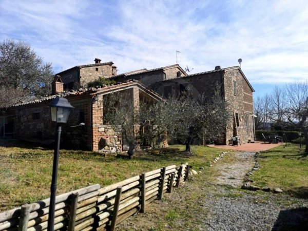 casa indipendente in vendita a Cetona