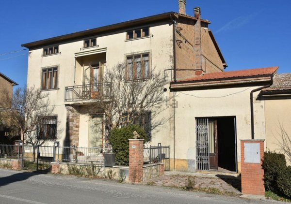 casa indipendente in vendita a Cetona