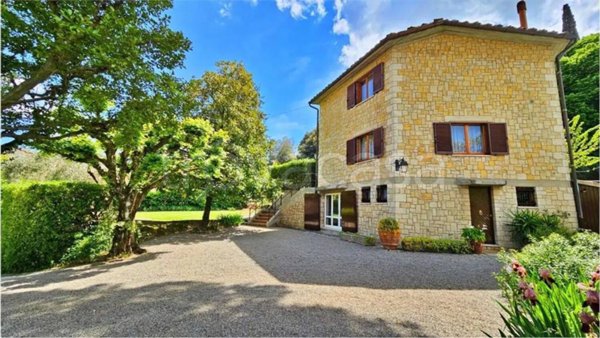 casa indipendente in vendita a Cetona