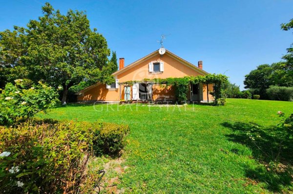 casa indipendente in vendita a Cetona