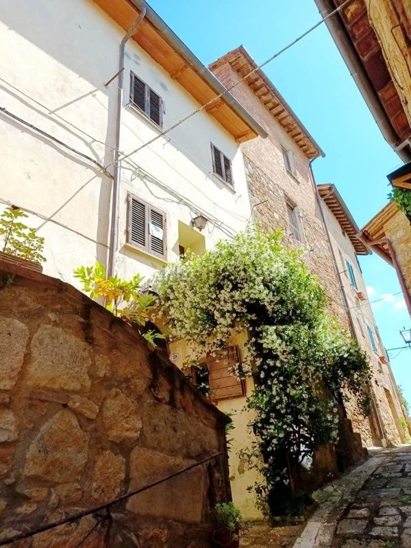 casa indipendente in vendita a Cetona
