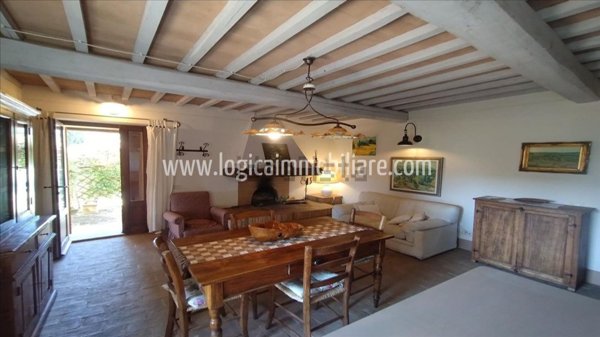 casa indipendente in vendita a Cetona in zona Piazze