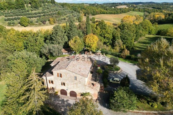 casa indipendente in vendita a Cetona