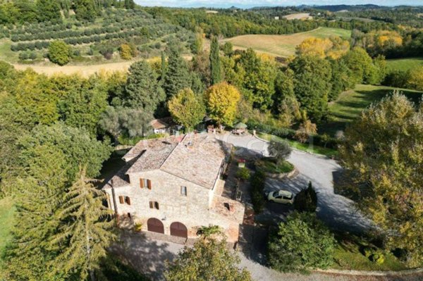 casa indipendente in vendita a Cetona