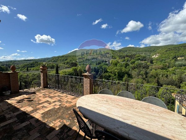 casa indipendente in vendita a Cetona