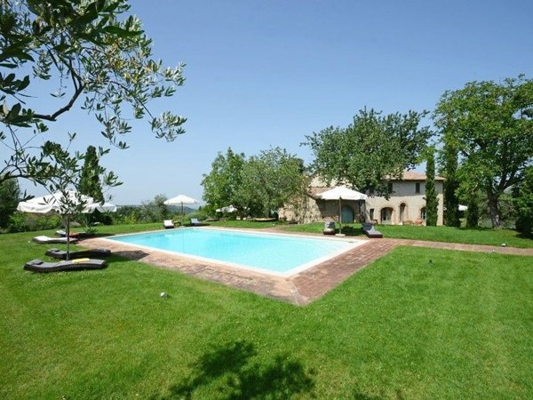 casa indipendente in vendita a Cetona