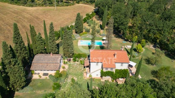 casa indipendente in vendita a Cetona