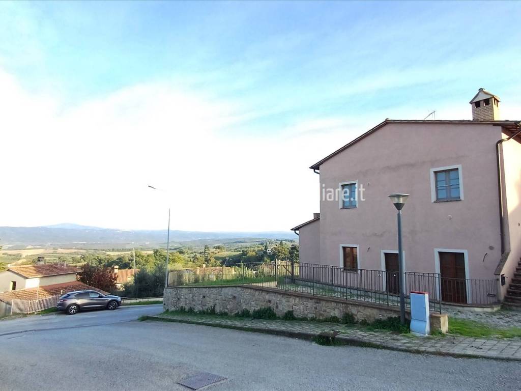 appartamento in vendita a Cetona in zona Piazze