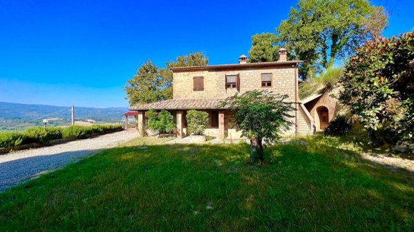 casa indipendente in vendita a Cetona
