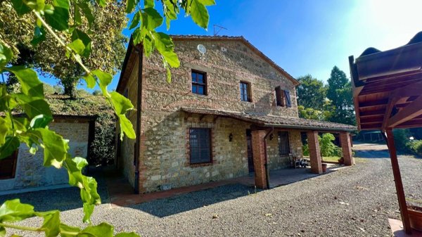 casa indipendente in vendita a Cetona