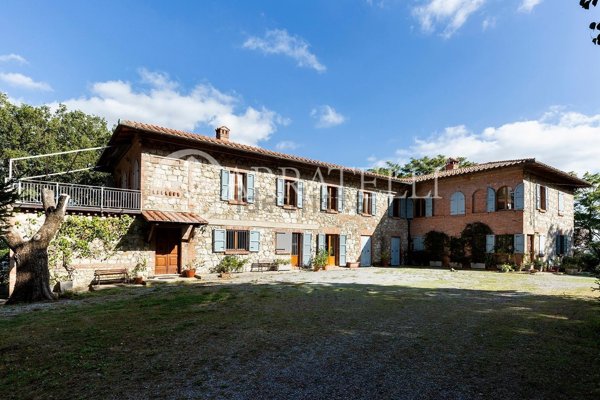 casale in vendita a Cetona