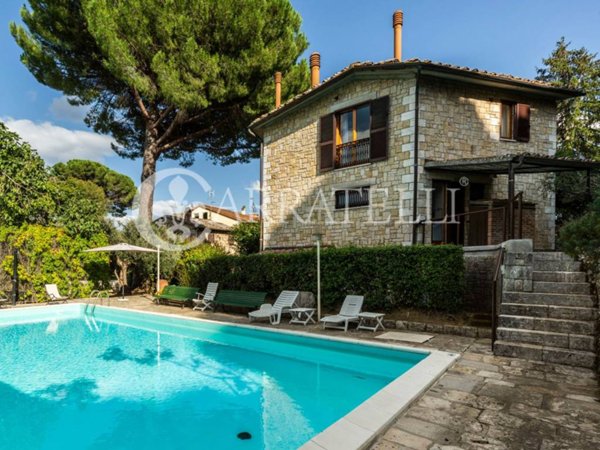 casa indipendente in vendita a Cetona