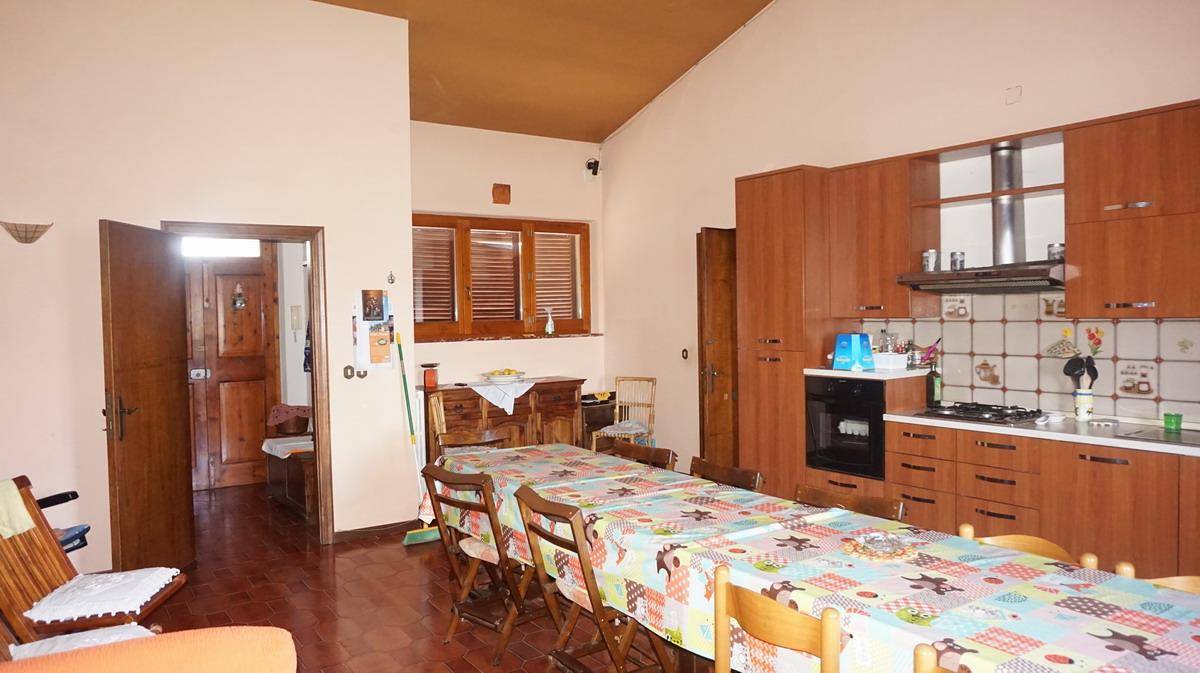 casa indipendente in vendita a Cetona in zona Piazze