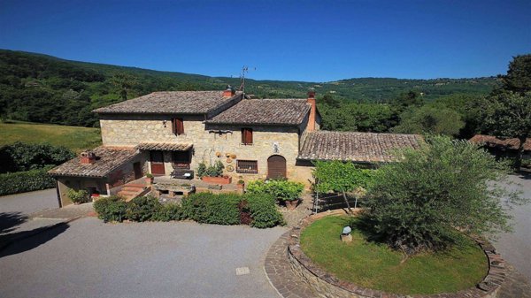 casa indipendente in vendita a Cetona