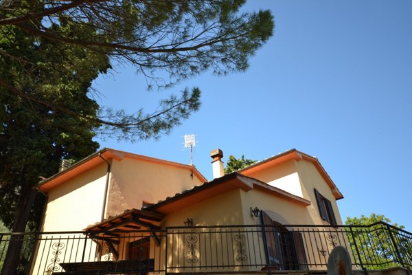 casa indipendente in vendita a Cetona