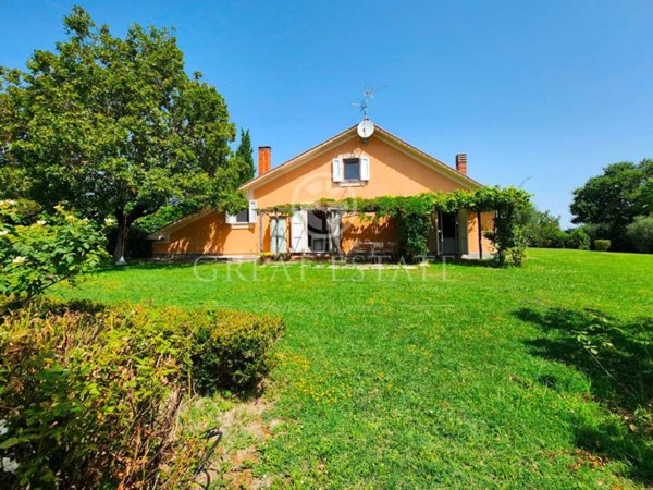 casa indipendente in vendita a Cetona
