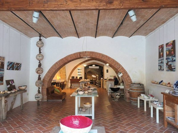 negozio in vendita a Cetona