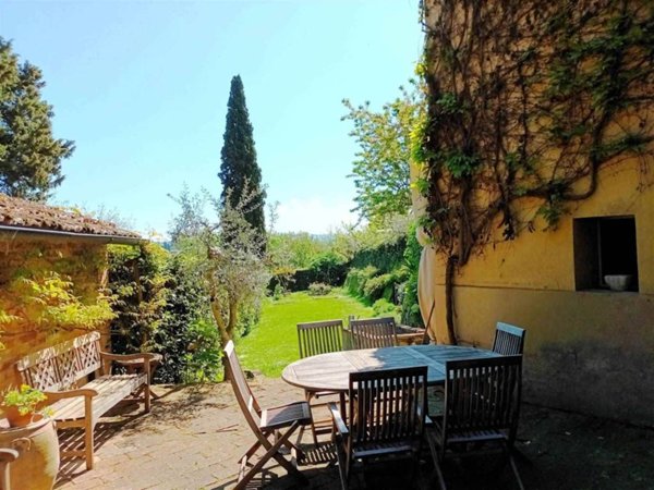 casa indipendente in vendita a Cetona