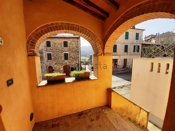 casa indipendente in vendita a Cetona in zona Piazze