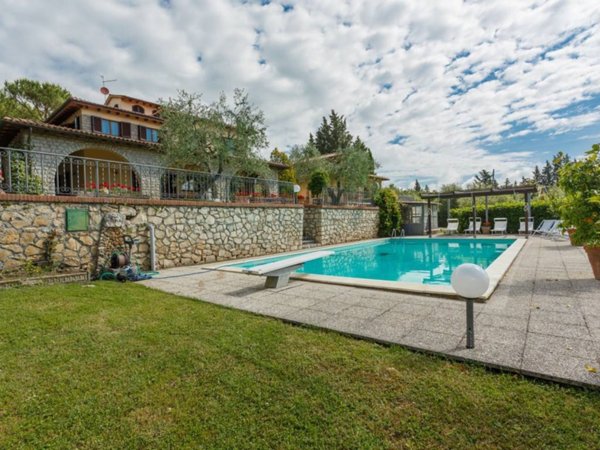 casa indipendente in vendita a Cetona